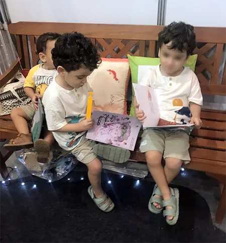 Enfants en train de lire_ Enfants en train de lire - Ya'soub Editions